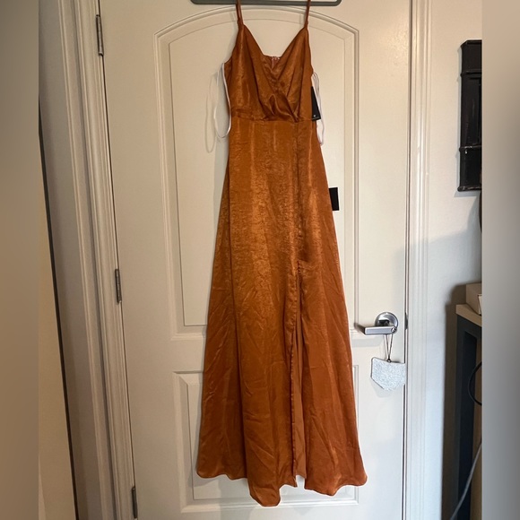 Long lulus dress with slit - Picture 1 of 4